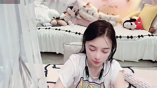 Snapshot of AKiKi711 chatting on 07-27-26, 04:52 AKiKi711 online show from 07-27-26, 04:52