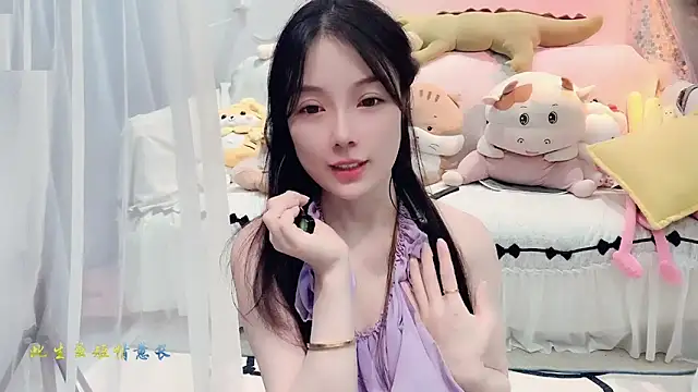 Snapshot of AKiKi711 chatting on 09-19-25, 04:00 AKiKi711 online show from 09-19-25, 04:00