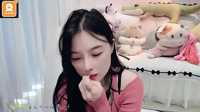 Snapshot of AKiKi711 chatting on 10-15-25, 04:33 AKiKi711 online show from 10-15-25, 04:33