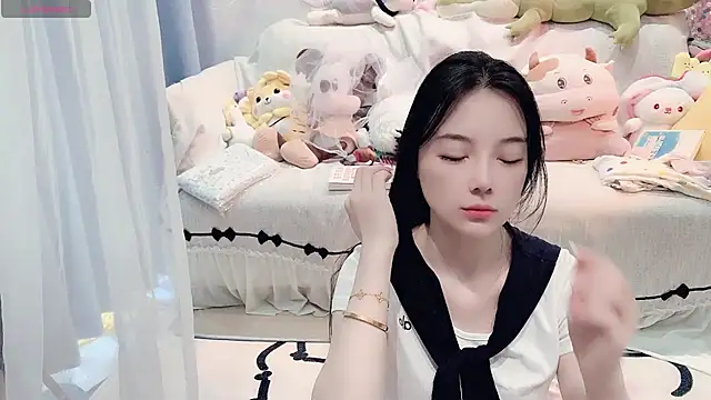 Snapshot of AKiKi711 chatting on 04-22-26, 04:52 AKiKi711 online show from 04-22-26, 04:52