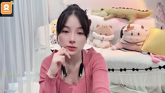 Snapshot of AKiKi711 chatting on 10-05-25, 04:36 AKiKi711 online show from 10-05-25, 04:36