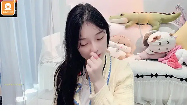 Snapshot of AKiKi711 chatting on 10-18-25, 04:14 AKiKi711 online show from 10-18-25, 04:14