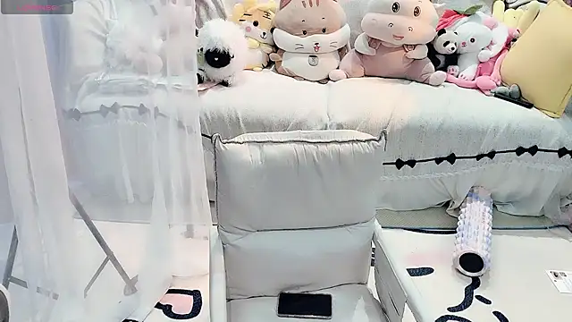 Snapshot of AKiKi711 chatting on 07-08-26, 04:46 AKiKi711 online show from 07-08-26, 04:46