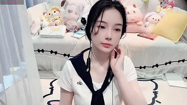 Snapshot of AKiKi711 chatting on 04-24-26, 04:47 AKiKi711 online show from 04-24-26, 04:47