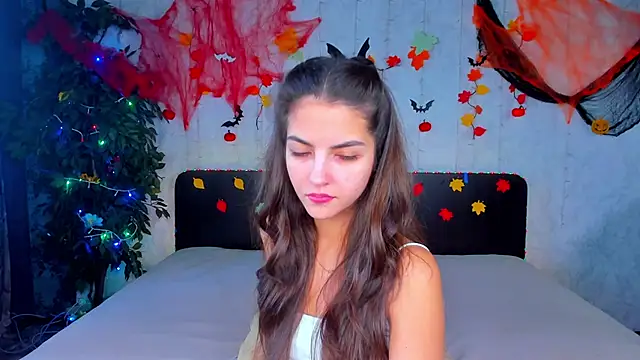 Milana Crystal  online show from 10-31-25, 08:22