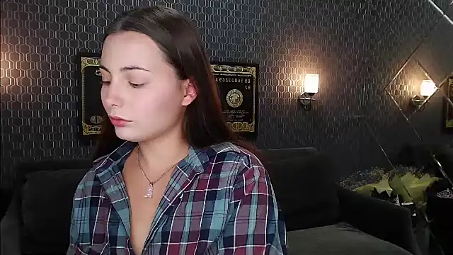 Snapshot of _extraterrestrial_ chatting on 01-02-25, 06:23  extraterrestrial  online show from 01-02-25, 06:23