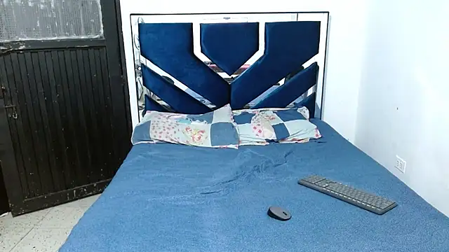 MiguelAngelxl online show from 10-05-25, 09:44