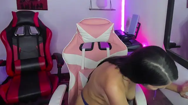 jessi and boy online show from 02-19-26, 04:15