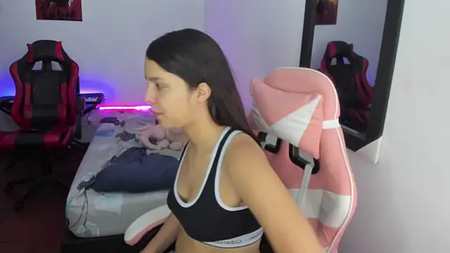 jessi and boy online show from 12-04-25, 07:24