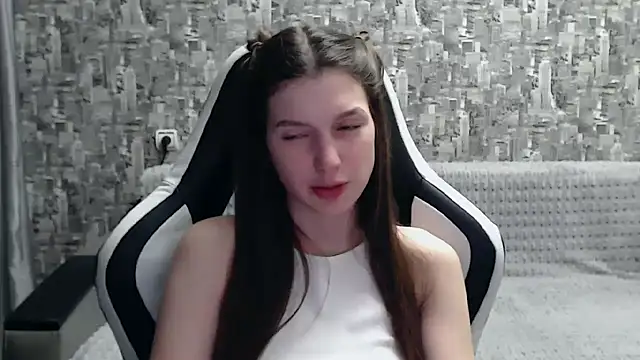 Snapshot of MissMiaCutie chatting on 03-01-25, 04:00 MissMiaCutie online show from 03-01-25, 04:00