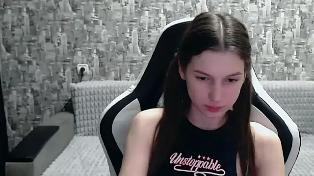 Snapshot of MissMiaCutie chatting on 03-04-25, 06:07 MissMiaCutie online show from 03-04-25, 06:07