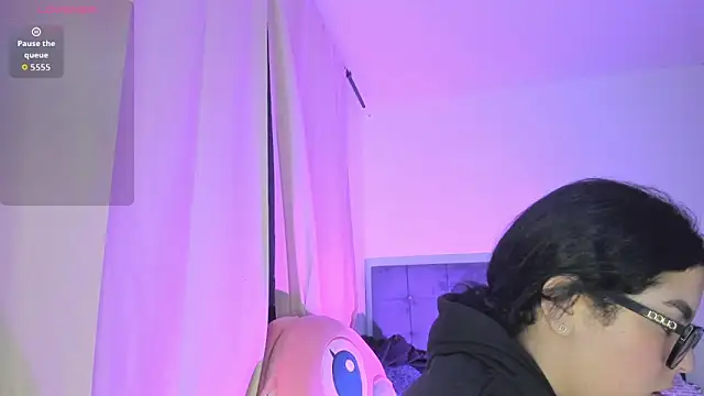 Snapshot of Kylie2211 chatting on 06-11-26, 01:16 Kylie2211 online show from 06-11-26, 01:16