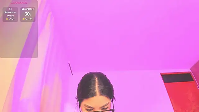Snapshot of Kylie2211 chatting on 05-08-26, 04:38 Kylie2211 online show from 05-08-26, 04:38