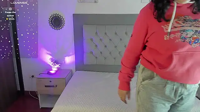 Kylie2211 online show from 09-22-25, 06:58