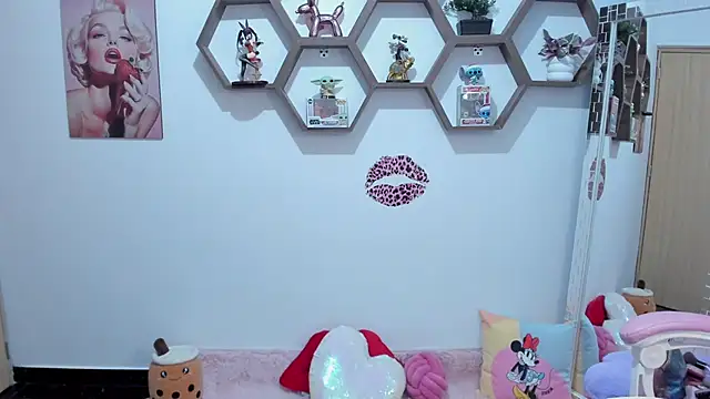 SharonSander online show from 03-09-25, 03:01