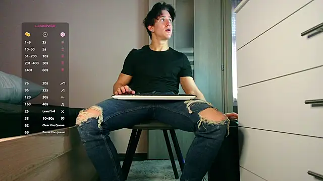 ChristianLevine  online show from 04-10-26, 06:20