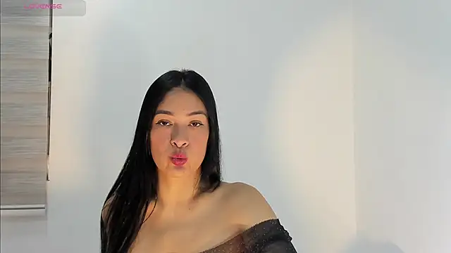bella hadid1  online show from 10-04-25, 07:48