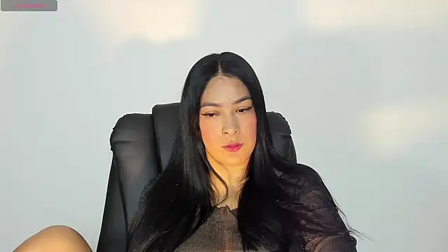 bella hadid1  online show from 07-25-26, 11:11