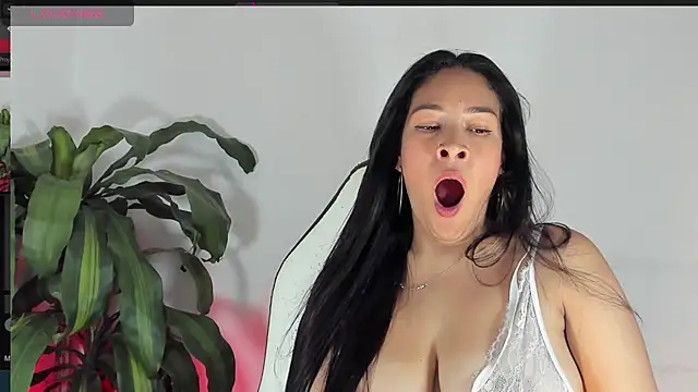 bella hadid1  online show from 03-08-25, 03:35