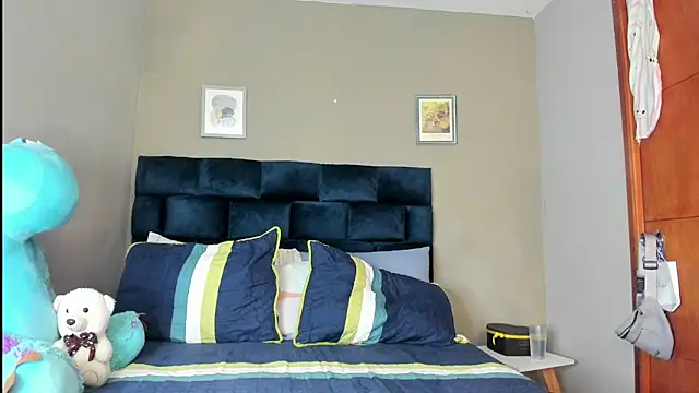 nathaliefox online show from 10-19-25, 04:21