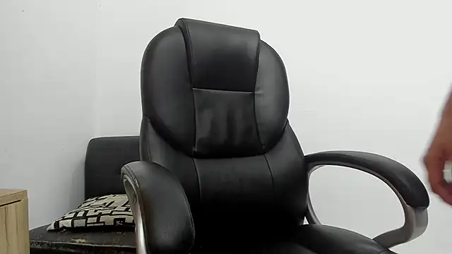Snapshot of miss_eylens chatting on 05-11-26, 04:04 miss eylens online show from 05-11-26, 04:04