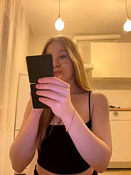 Eva Weyne online show from 11-16-25, 07:18