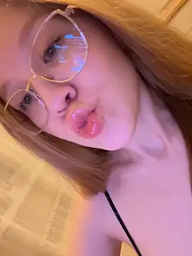 Eva Weyne online show from 10-20-25, 06:08