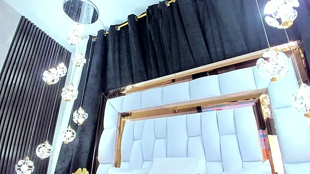 Snapshot of SarayRoyse chatting on 03-19-25, 07:17 SarayRoyse online show from 03-19-25, 07:17