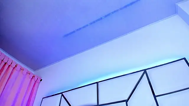 Snapshot of SarayRoyse chatting on 02-21-25, 07:10 SarayRoyse online show from 02-21-25, 07:10