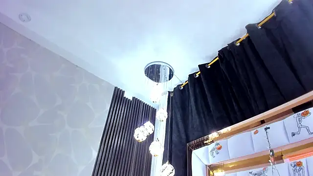 SarayRoyse online show from 10-31-25, 07:32