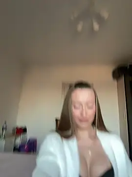 Snapshot of Sweet__Milly chatting on 06-03-26, 04:44 Sweet Milly online show from 06-03-26, 04:44
