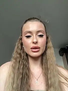 Snapshot of Sweet__Milly chatting on 05-18-26, 02:33 Sweet Milly online show from 05-18-26, 02:33
