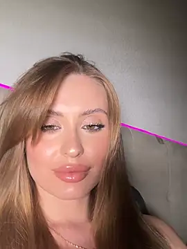 Snapshot of Sweet__Milly chatting on 06-01-26, 06:18 Sweet Milly online show from 06-01-26, 06:18