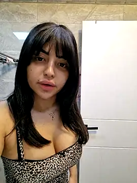 Snapshot of Esmertarcinim chatting on 03-18-25, 02:39 Esmertarcinim online show from 03-18-25, 02:39