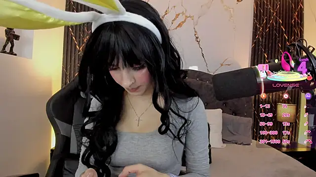 Snapshot of devlin_violett chatting on 04-05-26, 11:39 devlin violett online show from 04-05-26, 11:39