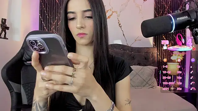 Snapshot of devlin_violett chatting on 11-15-25, 02:26 devlin violett online show from 11-15-25, 02:26