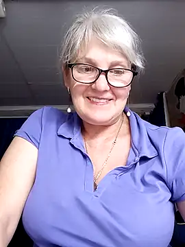 Snapshot of irinamaux chatting on 07-01-26, 04:29 irinamaux online show from 07-01-26, 04:29