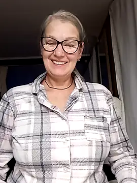 irinamaux online show from 10-24-25, 04:00