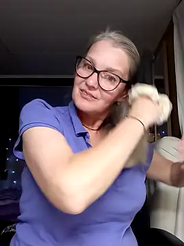 irinamaux online show from 10-24-25, 04:17