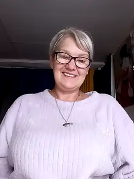 Snapshot of irinamaux chatting on 07-10-26, 02:33 irinamaux online show from 07-10-26, 02:33