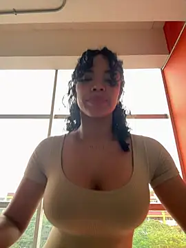 Snapshot of Brunettexio chatting on 02-14-25, 02:12 Brunettexio online show from 02-14-25, 02:12