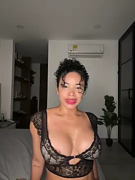 Snapshot of Brunettexio chatting on 02-05-25, 11:17 Brunettexio online show from 02-05-25, 11:17