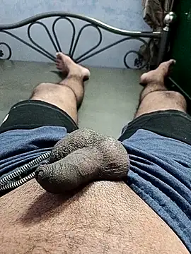 Snapshot of mr_slim_body chatting on 05-12-26, 04:35 mr slim body online show from 05-12-26, 04:35