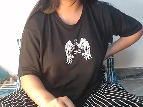 Snapshot of Freya_nia chatting on 01-12-26, 04:47 Freya nia online show from 01-12-26, 04:47