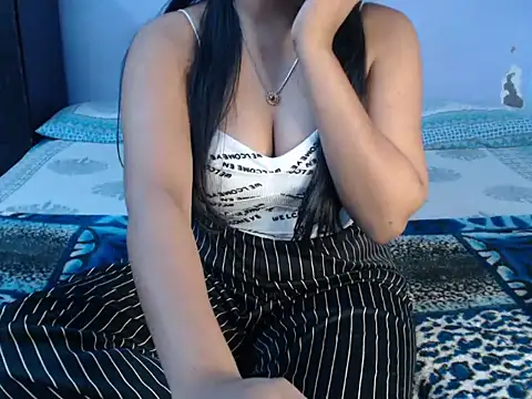 Snapshot of Freya_nia chatting on 01-06-25, 11:18 Freya nia online show from 01-06-25, 11:18