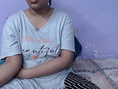 Snapshot of Freya_nia chatting on 11-12-25, 01:37 Freya nia online show from 11-12-25, 01:37
