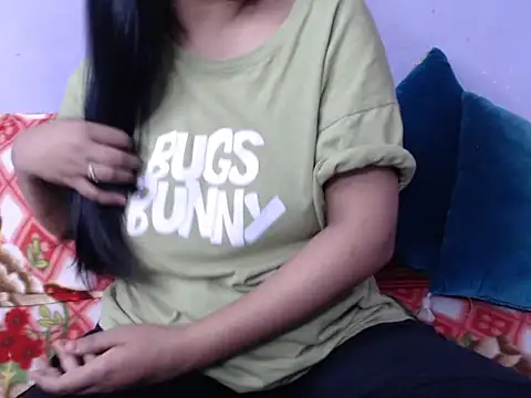 Snapshot of Freya_nia chatting on 12-17-25, 06:18 Freya nia online show from 12-17-25, 06:18