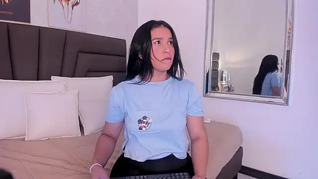 Sofi Perez  online show from 03-10-25, 11:23