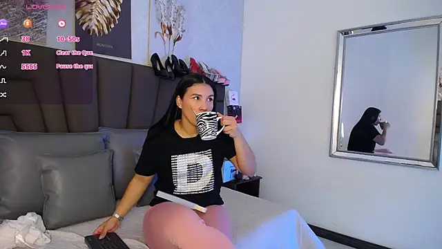 Sofi Perez  online show from 04-06-26, 11:11