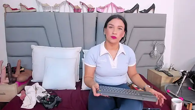 Sofi Perez  online show from 07-23-26, 11:29